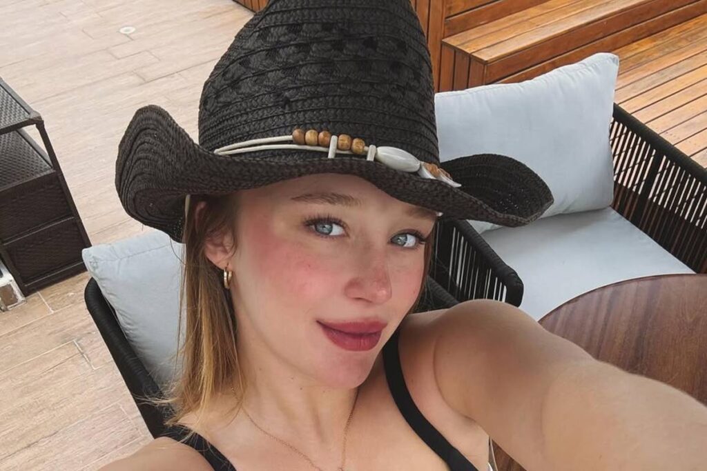 duda-reis-ocupa-duas-vagas-de-estacionamento-e-vira-alvo-de-criticas