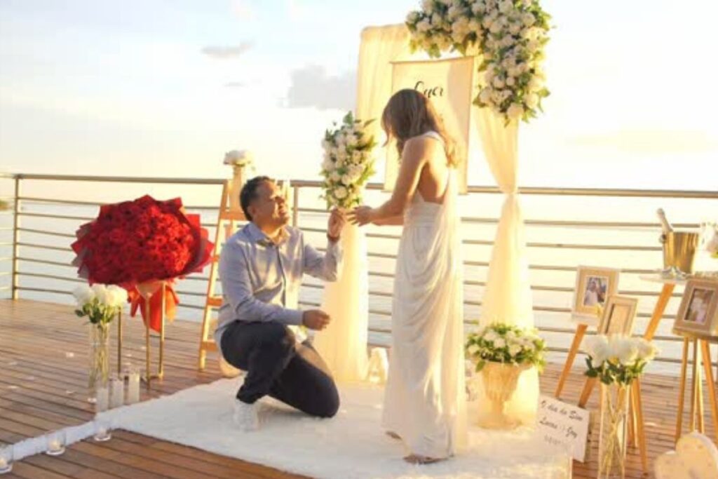 lucas-buda-anuncia-noivado-com-veterinaria-e-se-declara.-assista!