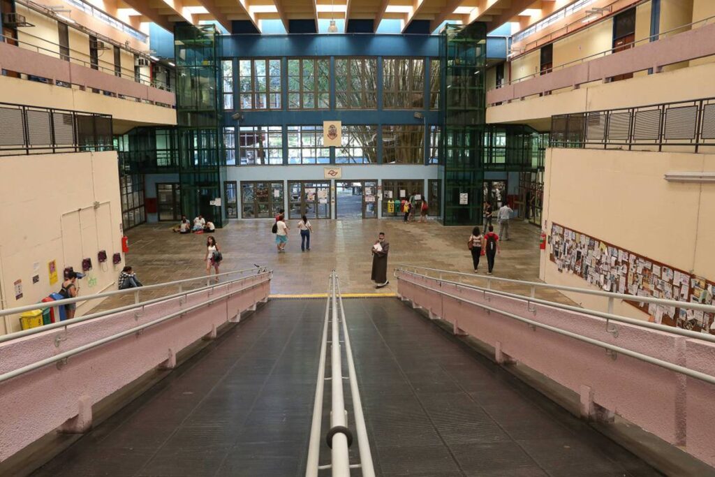 apos-denuncia-de-racismo-em-concurso-da-usp,-nova-prova-segue-suspensa