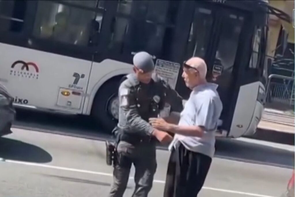 pm-aposentado-de-89-anos-tentou-fugir-de-onibus-apos-matar-cuidadora