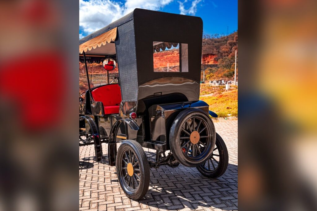 cidade-historica-de-mg-comeca-a-trocar-cavalos-por-charretes-eletricas.-video