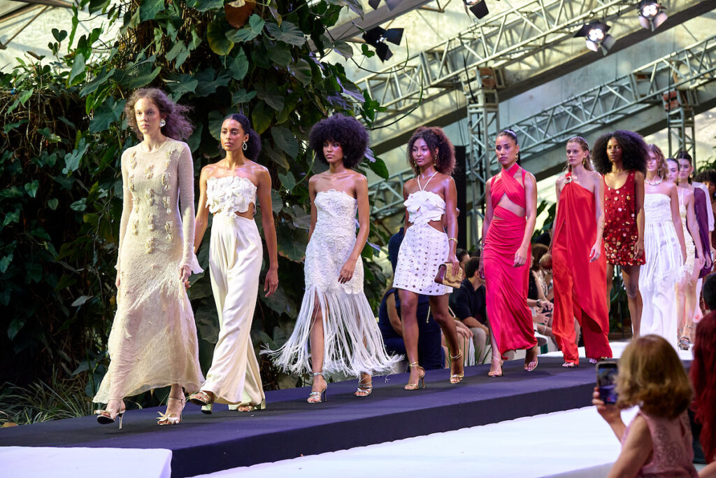 2a-edicao-do-metropoles-catwalk-promove-5-dias-de-desfiles-no-teatro-nacional