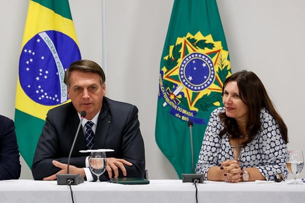bia-kicis-visita-bolsonaro-apos-receber-bencao-ao-senado