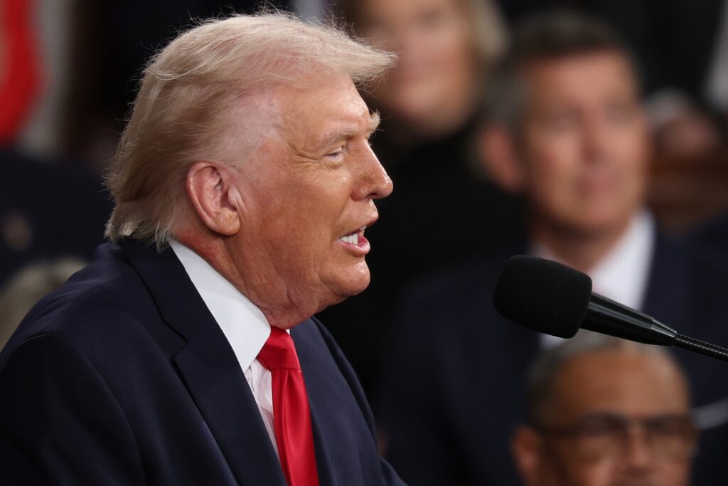 trump-diz-que-nao-tem-intencao-de-invadir-o-ira-por-terra