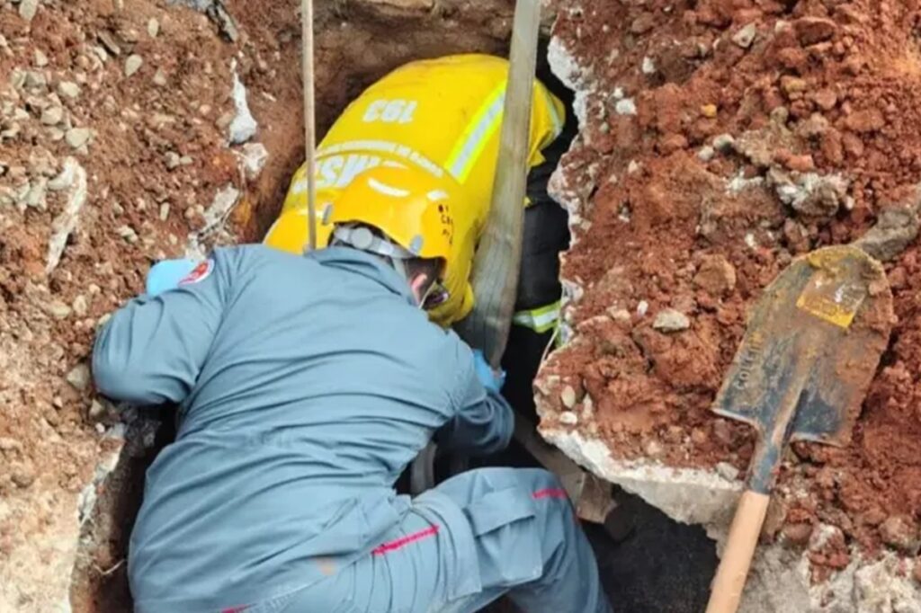 trabalhador-fica-soterrado-em-vala-apos-desmoronamento-em-cidade-de-sc