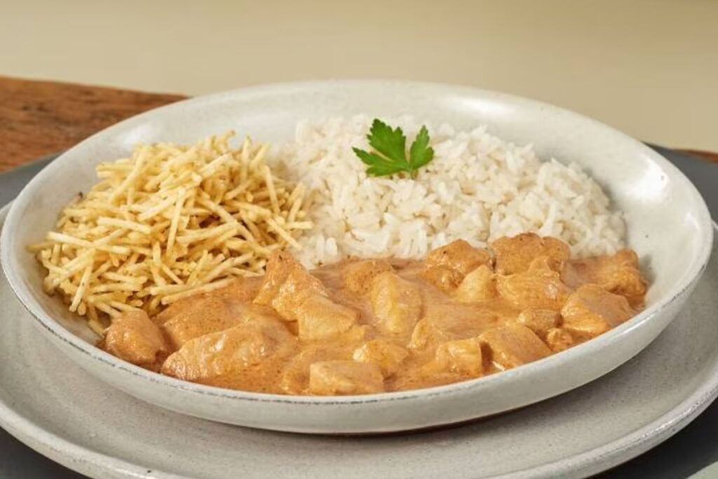 aprenda-receita-de-strogonoff-de-frango-facil-e-cremosa