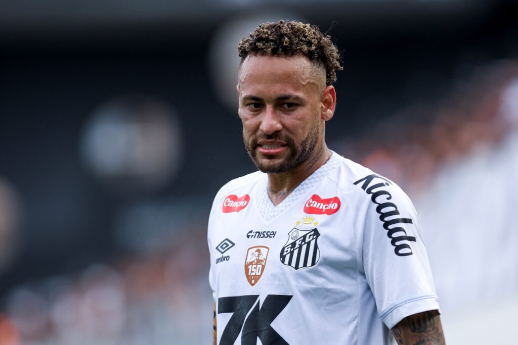 cozinheira-que-processa-neymar-diz-que-se-lesionou-na-mansao-do-atleta