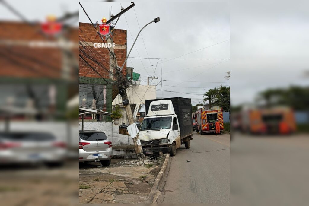 moradores-ficam-sem-energia-apos-caminhao-bater-em-poste-em-vicente-pires