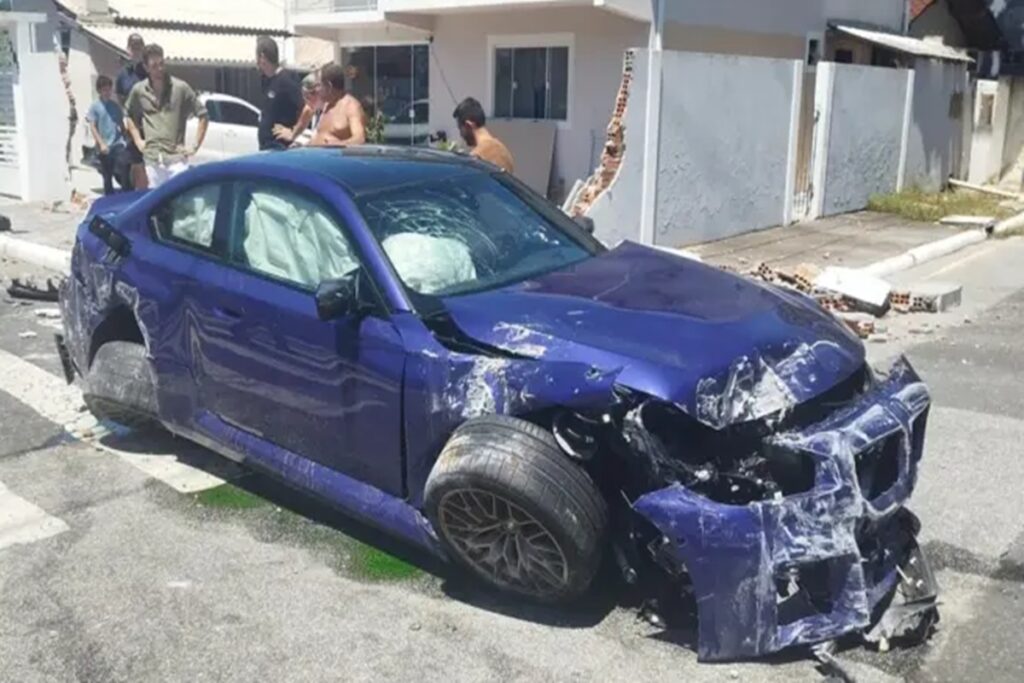 motorista-detona-bmw-de-r$-650-mil-em-acidente-em-balneario-camboriu