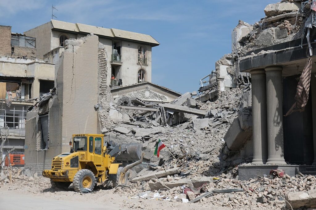 em-7-dias,-eua-atacou-mais-de-3-mil-alvos-e-atingiu-43-navios-do-ira