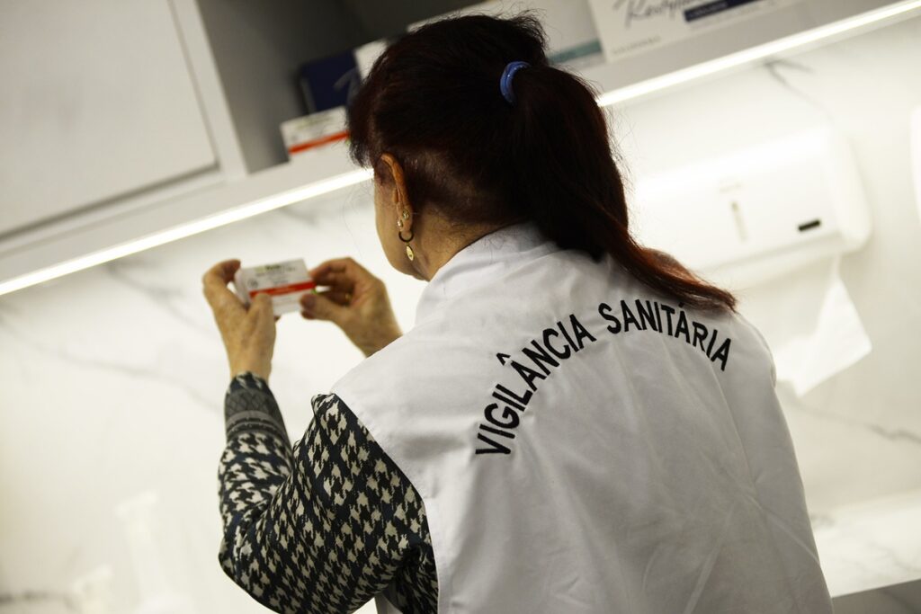 df:-31-clinicas-de-estetica-sao-interditadas-com-811-produtos