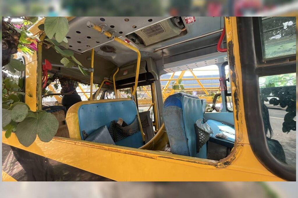 acidente-com-onibus-escolar-no-df:-alunas-foram-retiradas-pela-janela.-veja-video