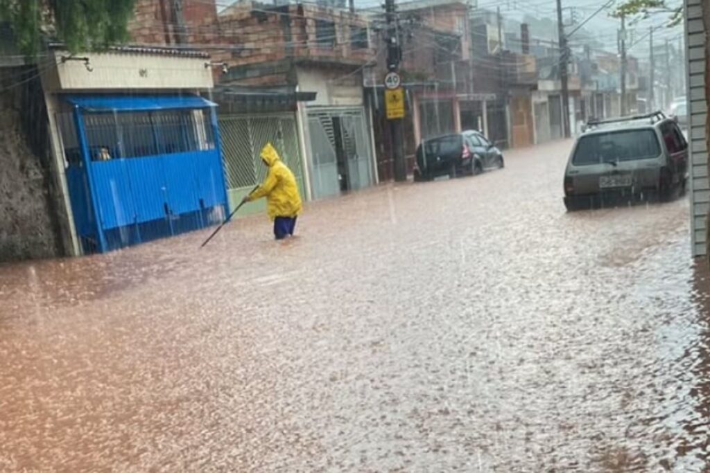 tempestade-em-sp:-homem-morre-ao-ser-arrastado-para-debaixo-de-carro