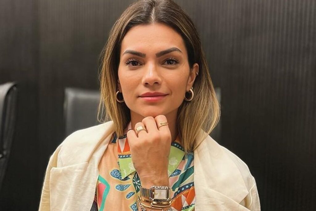 kelly-key-denuncia-vizinho-que-ameacou-seu-pai-e-persegue-a-sua-filha