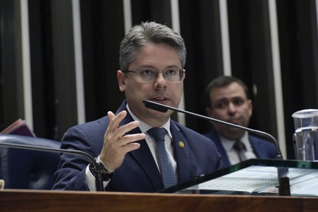 senador-protocola-pedido-para-criar-cpi-contra-moraes-e-toffoli