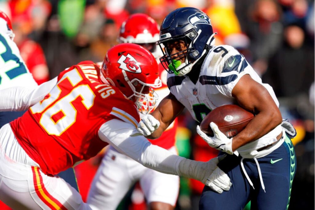 nfl:-mvp-do-super-bowl-lx-deixa-o-seahawks-e-assina-com-os-chiefs