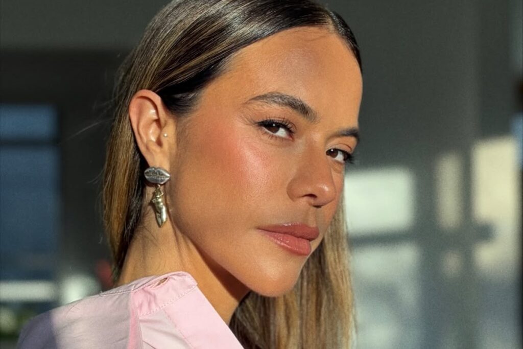 mia-mello-consegue-passagem-para-voltar-ao-brasil-apos-tensao-no-catar