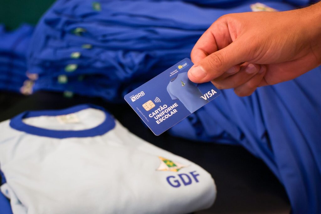 cartao-uniforme-escolar:-alunos-seguem-sem-acesso-um-mes-apos-inicio-das-aulas