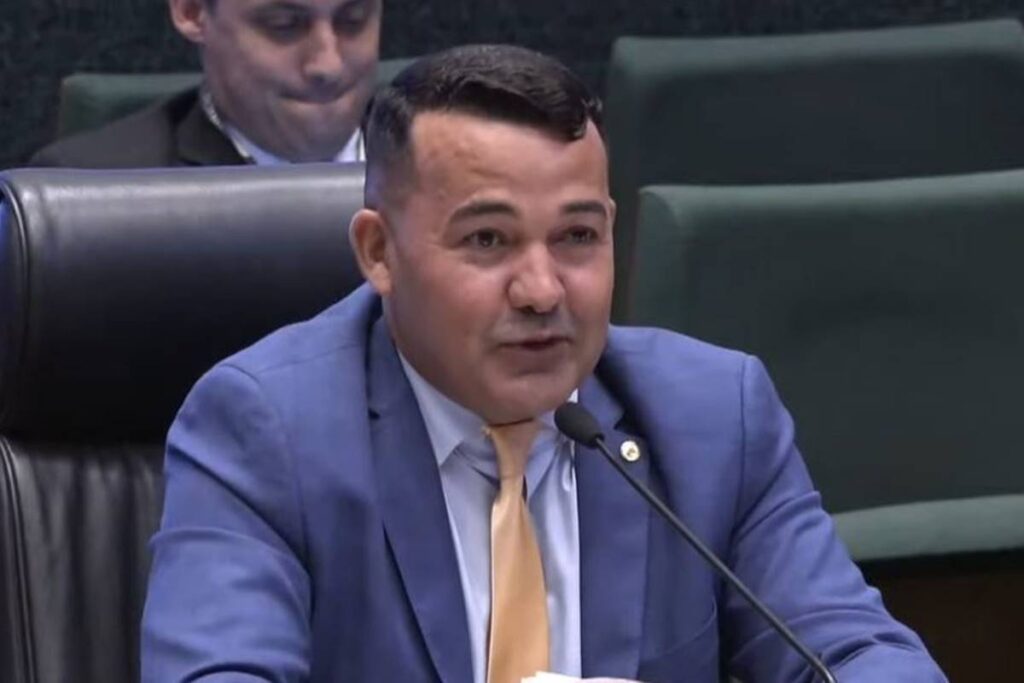 terceiro-deputado-deixa-a-base-do-gdf-apos-votacao-contra-pl-do-brb