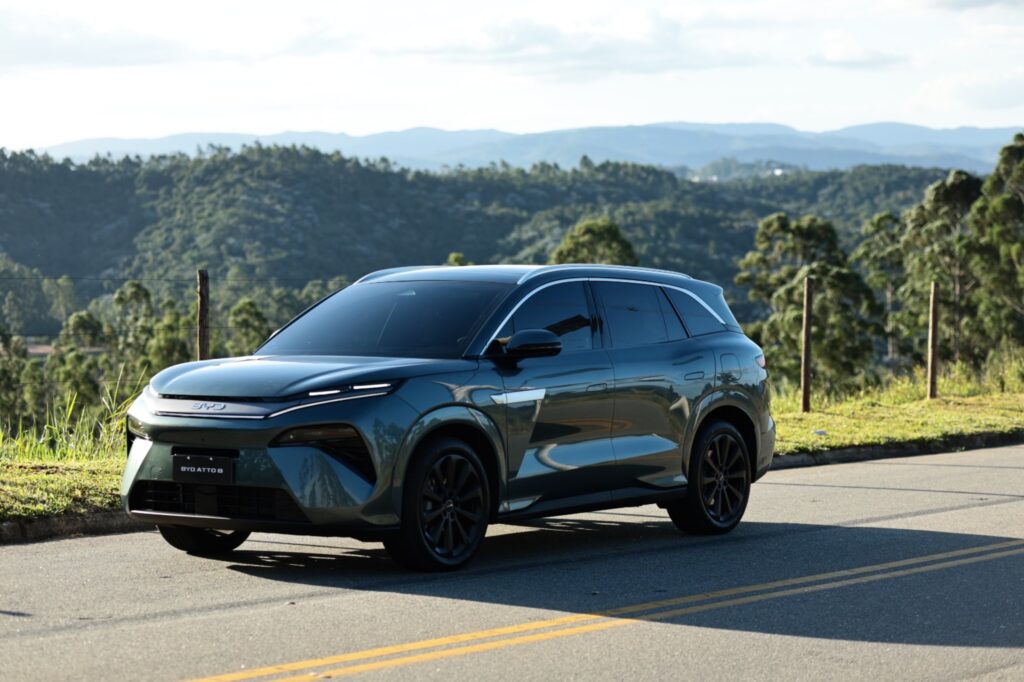 atto-8:-suv-hibrido-plug-in-da-byd-chega-com-tudo-ao-brasil