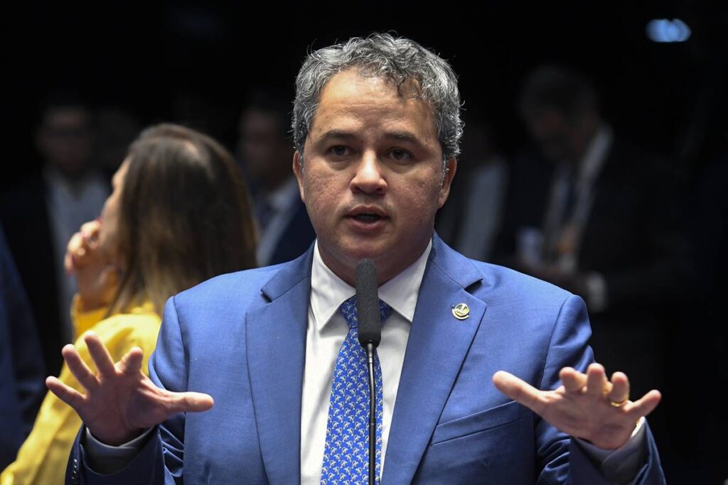 lider-do-uniao-brasil-quer-anunciar-filiacao-ao-pl-ao-lado-de-flavio