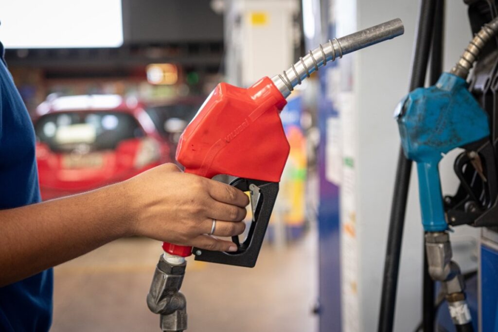 abicom:-litro-do-diesel-deveria-subir-r$-1,55-e-o-da-gasolina,-r$-0,62