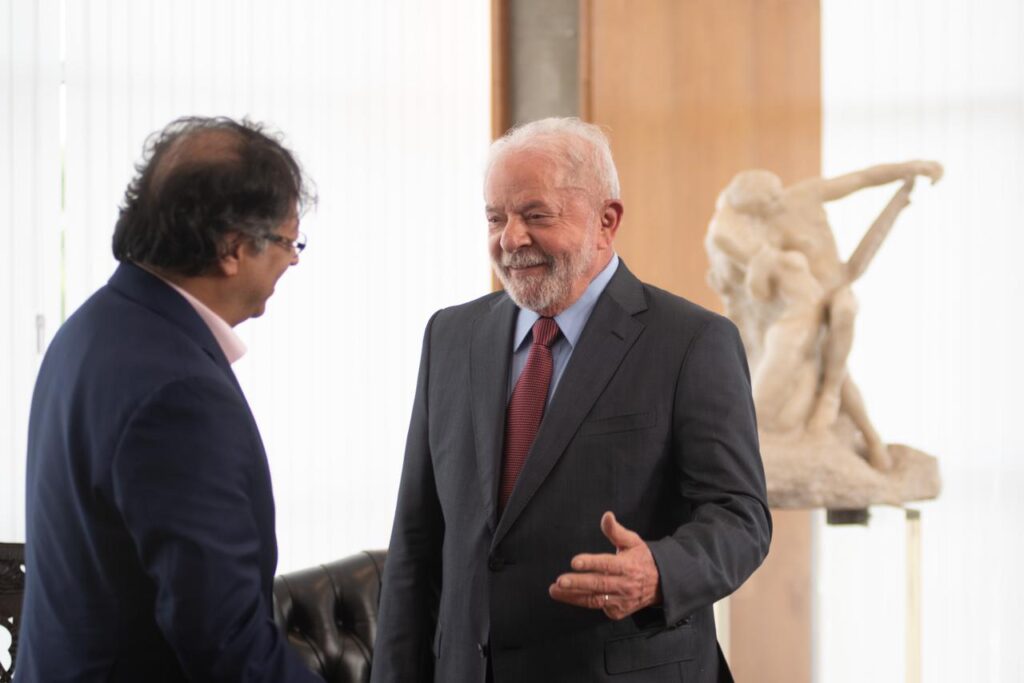 em-meio-a-tensao-com-eua,-lula-fala-com-petro,-presidente-da-colombia