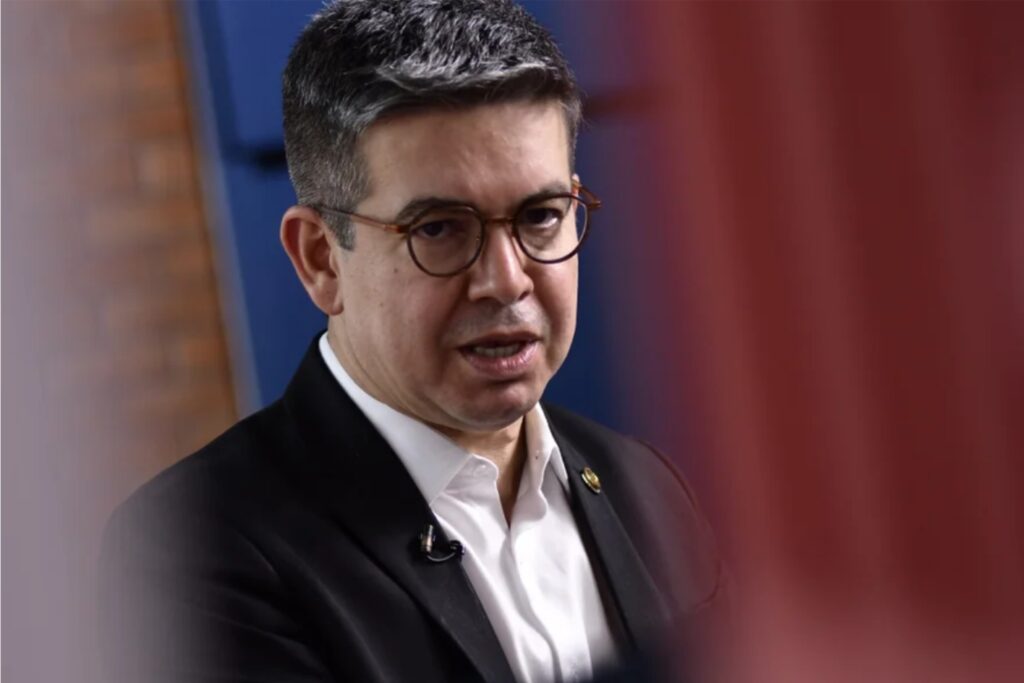 randolfe:-“lula-nao-protege-filho-da-investigacao-como-fez-bolsonaro”