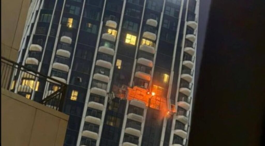 predio-de-luxo-em-dubai-e-atingido-por-drone-iraniano