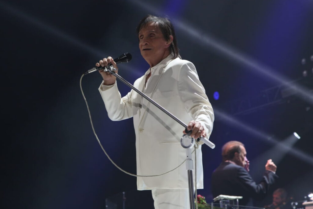 roberto-carlos-estreia-turne-2026-no-mexico-com-casa-cheia