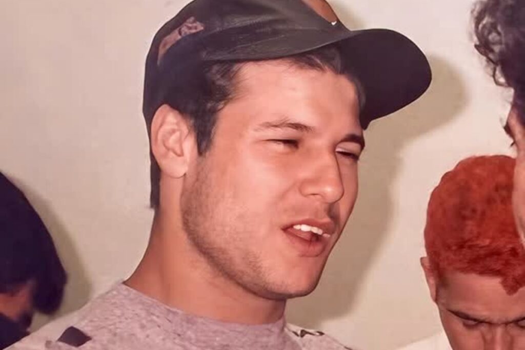 mamonas-assassinas:-bombeiro-detalha-como-corpo-de-dinho-foi-achado