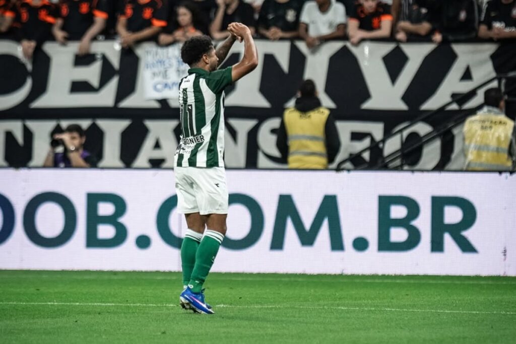 brasileirao:-coritiba-vence-corinthians-e-quebra-tabu-de-quase-15-anos