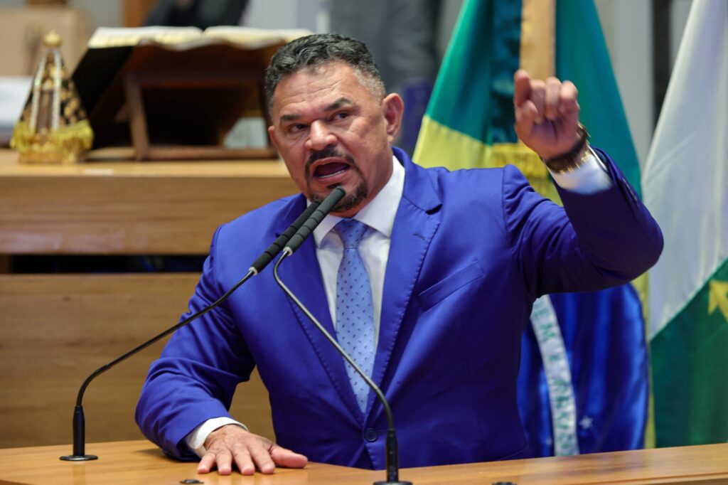 alvo-de-operacao,-hermeto-nega-participacao-em-contratos-da-educacao