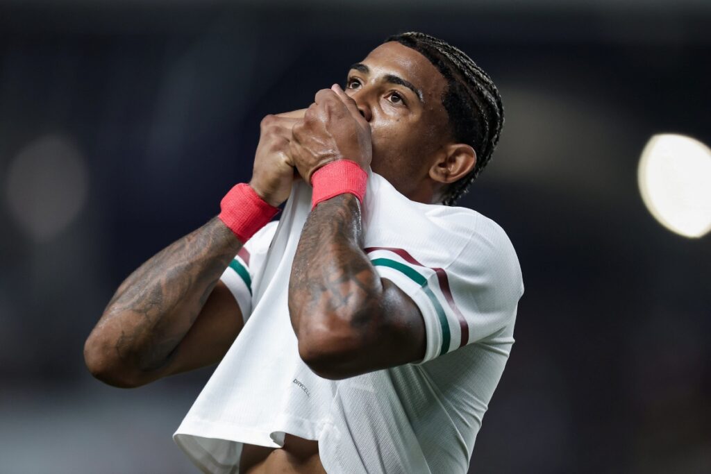 fluminense-controla-o-jogo,-vence-remo-e-sobe-na-tabela-do-brasileirao