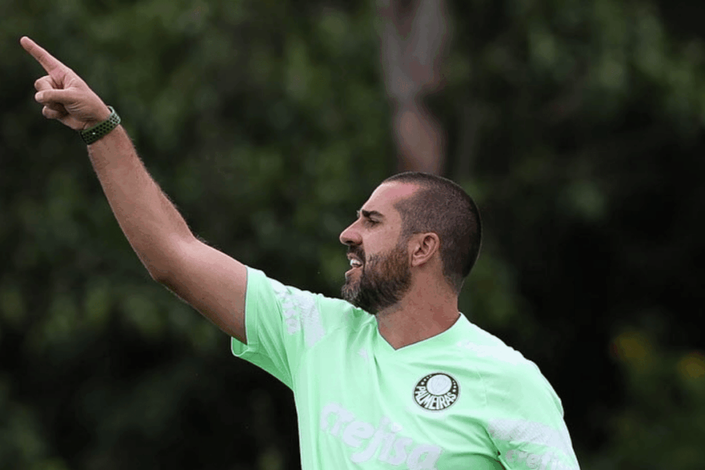 auxiliar-tecnico-culpa-gramado-de-sao-januario-em-derrota-do-palmeiras