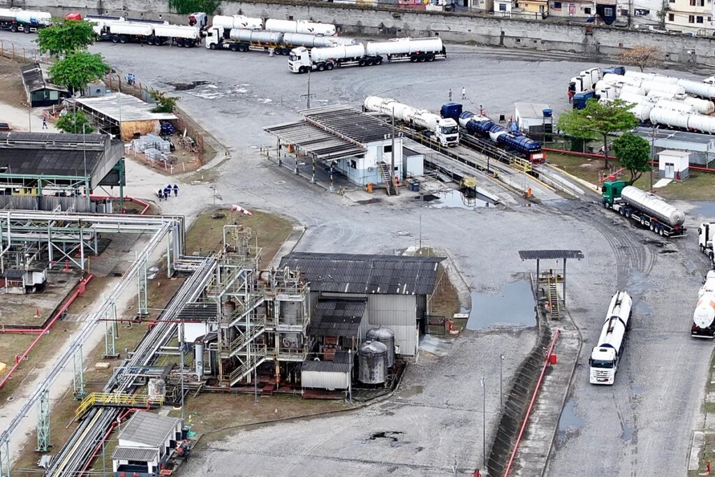 cpi-investiga-movimentacao-de-r$-1,4-bilhao-entre-master-e-refit