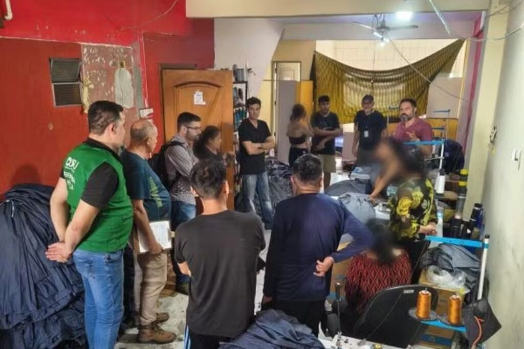 oito-trabalhadores-bolivianos-sao-resgatados-de-trabalho-escravo-em-sp