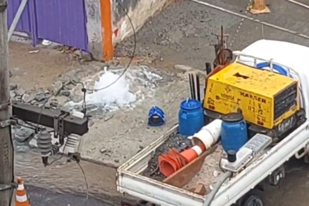 obra-da-linha-6-laranja-perfura-tubulacao-e-morador-flagra-“chafariz”
