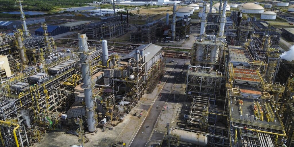 Petrobras reajusta preço do diesel em R$ 0,38 por litro petrobras-reajusta-preco-do-diesel-em-r$-0,38-por-litro