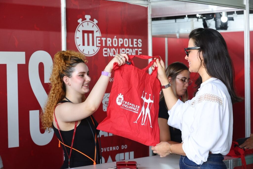 entrega-de-kits-do-metropoles-endurance-–-corrida-anima-a-esplanada