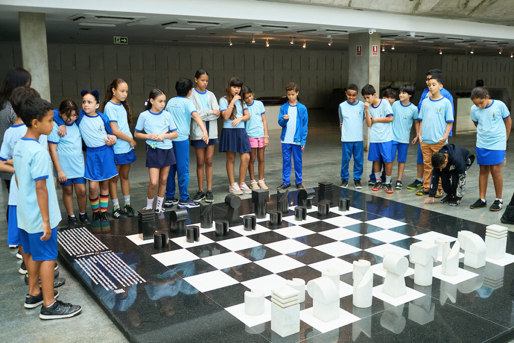 exposicao-de-sergio-camargo-recebe-2.500-alunos-da-rede-publica-do-df