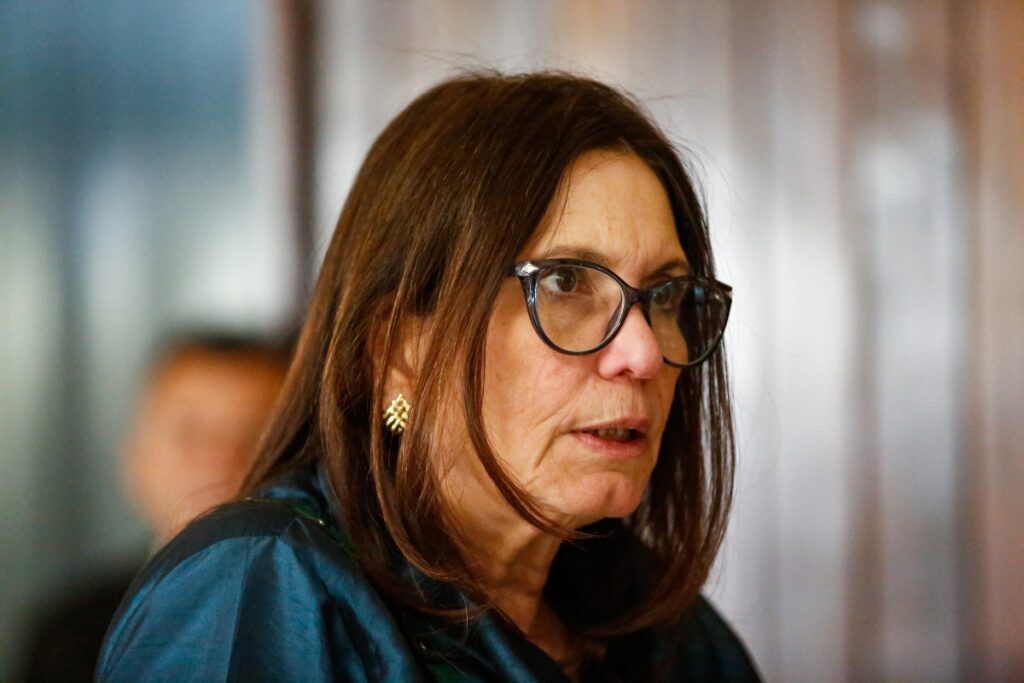 apos-falar-com-medico,-bia-kicis-diz-que-bolsonaro-esta-“muito-melhor”