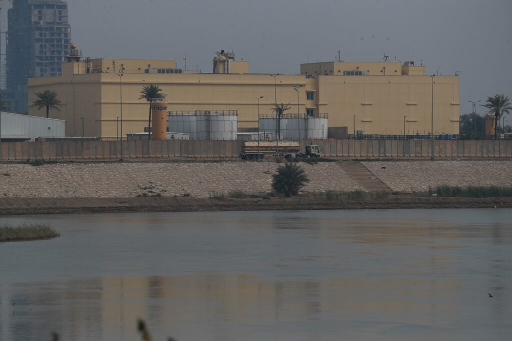 eua-pede-que-americanos-deixem-o-iraque-apos-ataque-a-consulado