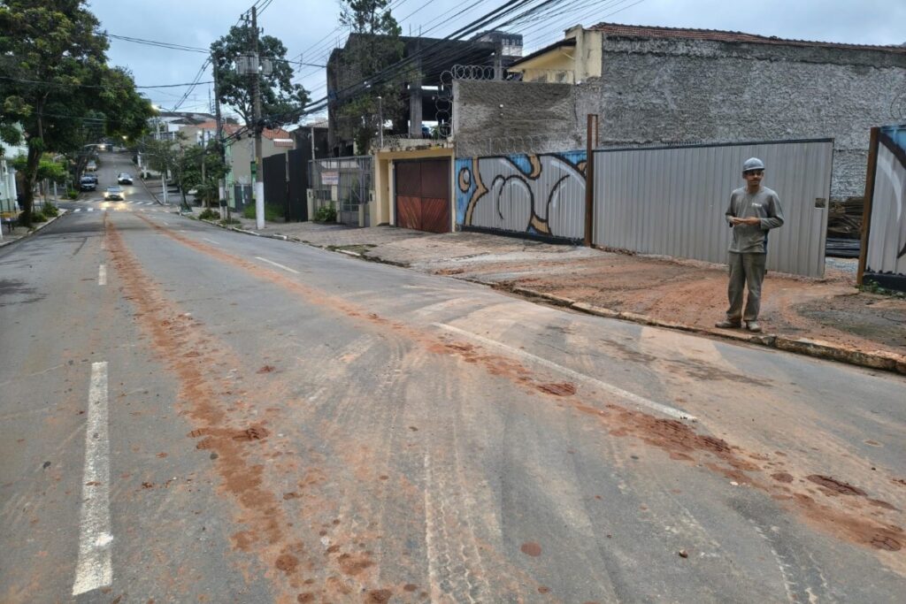 obras-de-construtoras-emporcalham-sp-e-empurram-sujeira-para-bueiros