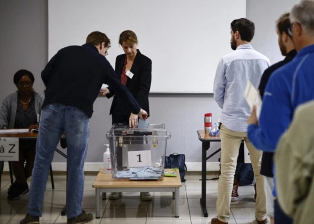franca:-eleicoes-tem-recorde-de-abstencao-e-avanco-de-partidos-extremistas