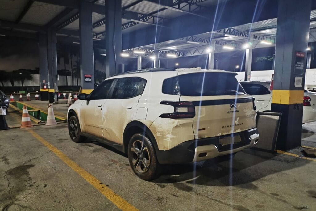 carro-roubado-onde-ladrao-foi-morto-era-utilizado-por-secretaria-do-df.-veja-video