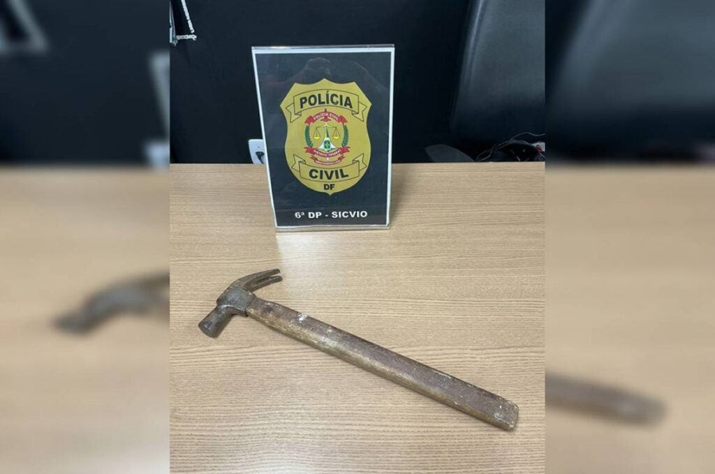 ataque-brutal:-homem-tenta-matar-companheira-a-golpes-de-martelo-na-cabeca