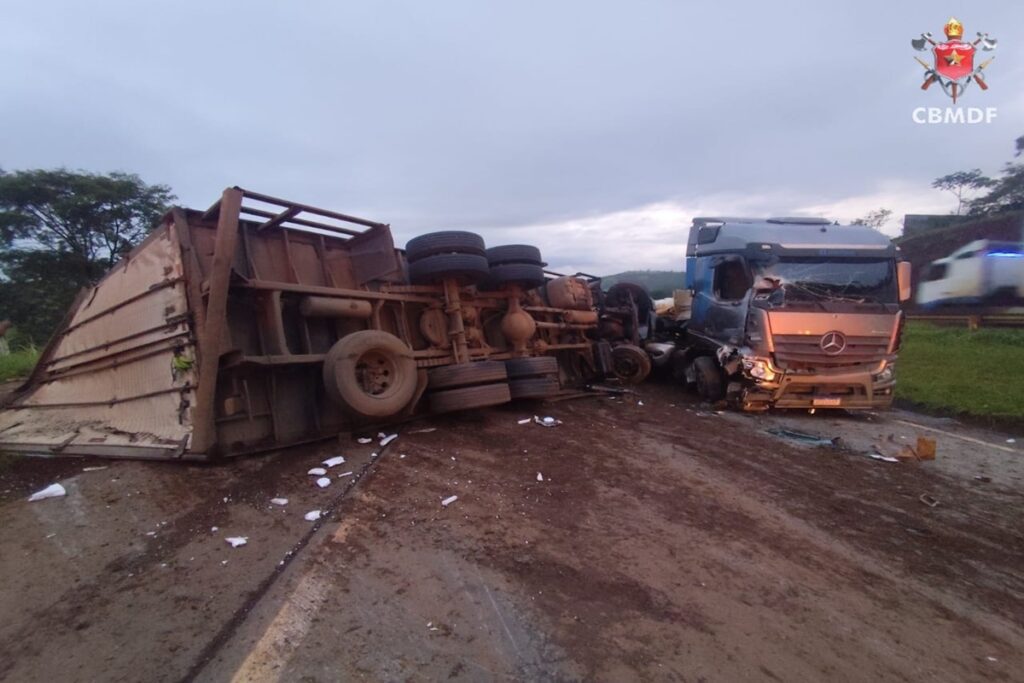 acidente-entre-carretas-na-br-060-deixa-motorista-com-semi-amputacao.-video