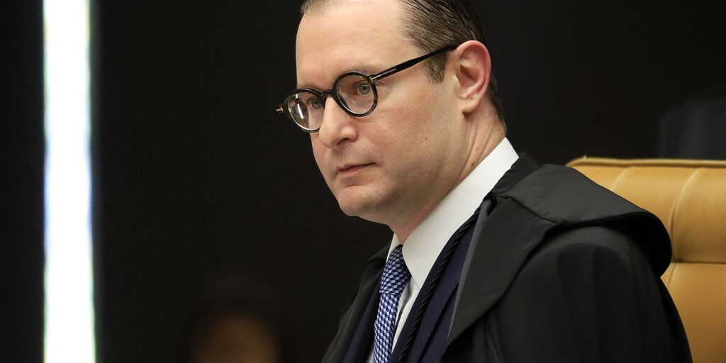 zanin-condena-deputados-do-pl-por-cobrar-propina-para-liberar-emendas 