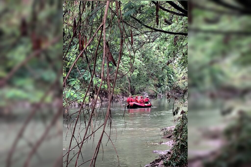 bombeiros-iniciam-3o-dia-de-buscas-por-mulher-arrastada-em-enxurrada.-veja-video